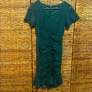 GUC  Lulu’s Forest Green Lace ROUCHED lined v neck Dress S
